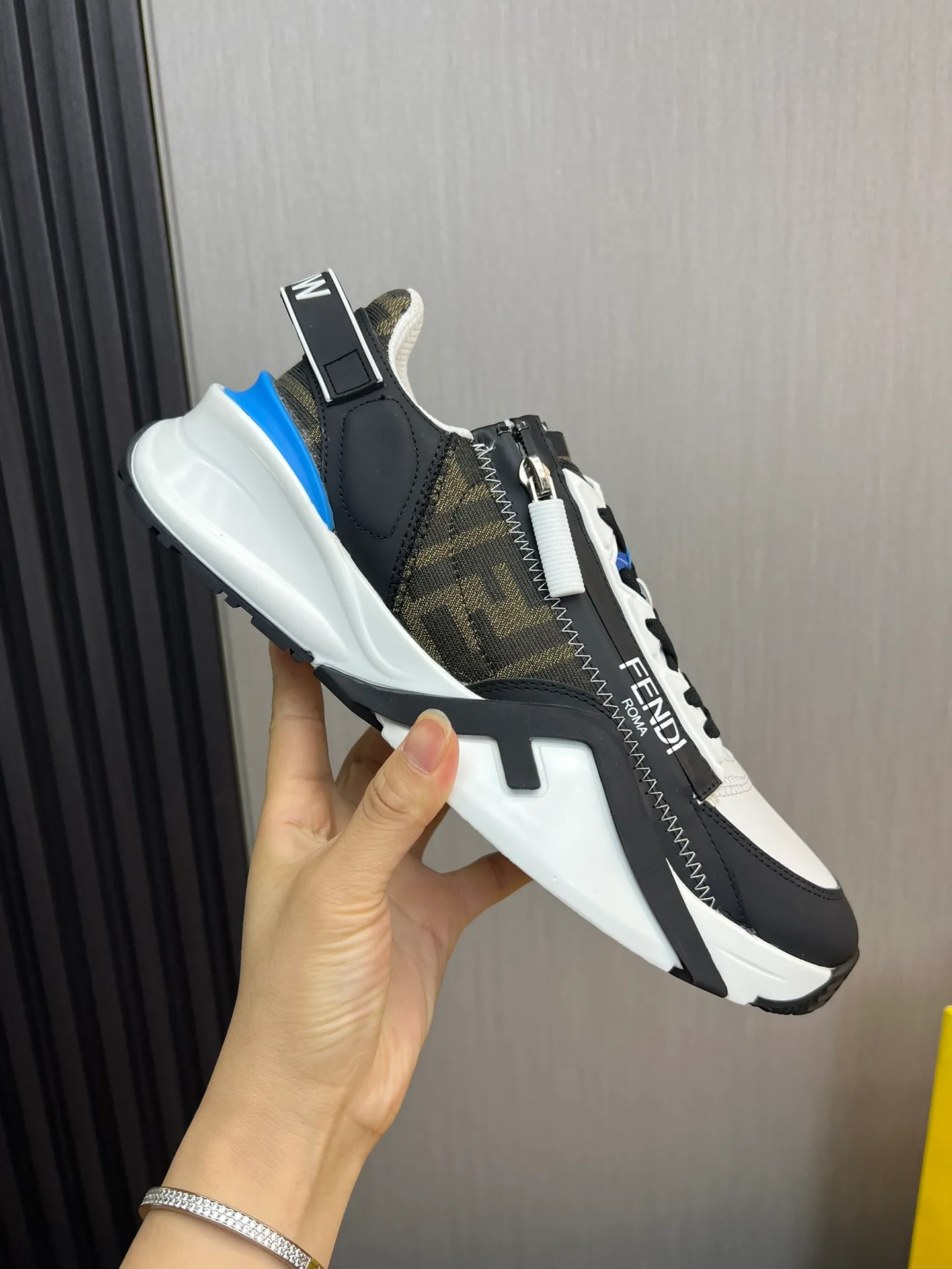 Men's men's shoes💰520💰 Fendi [Fendi] hot style is on the market🔥Fashionable casual men's shoes🔱Made of original brand fly knit fabric. Original cowhide + breathable mesh lining + sheepskin feet. Perfect shape and top quality, you deserve it🔜Original rubber outsole, ultra-light, non-slip and wear-resistant👣 Standard size 38-44